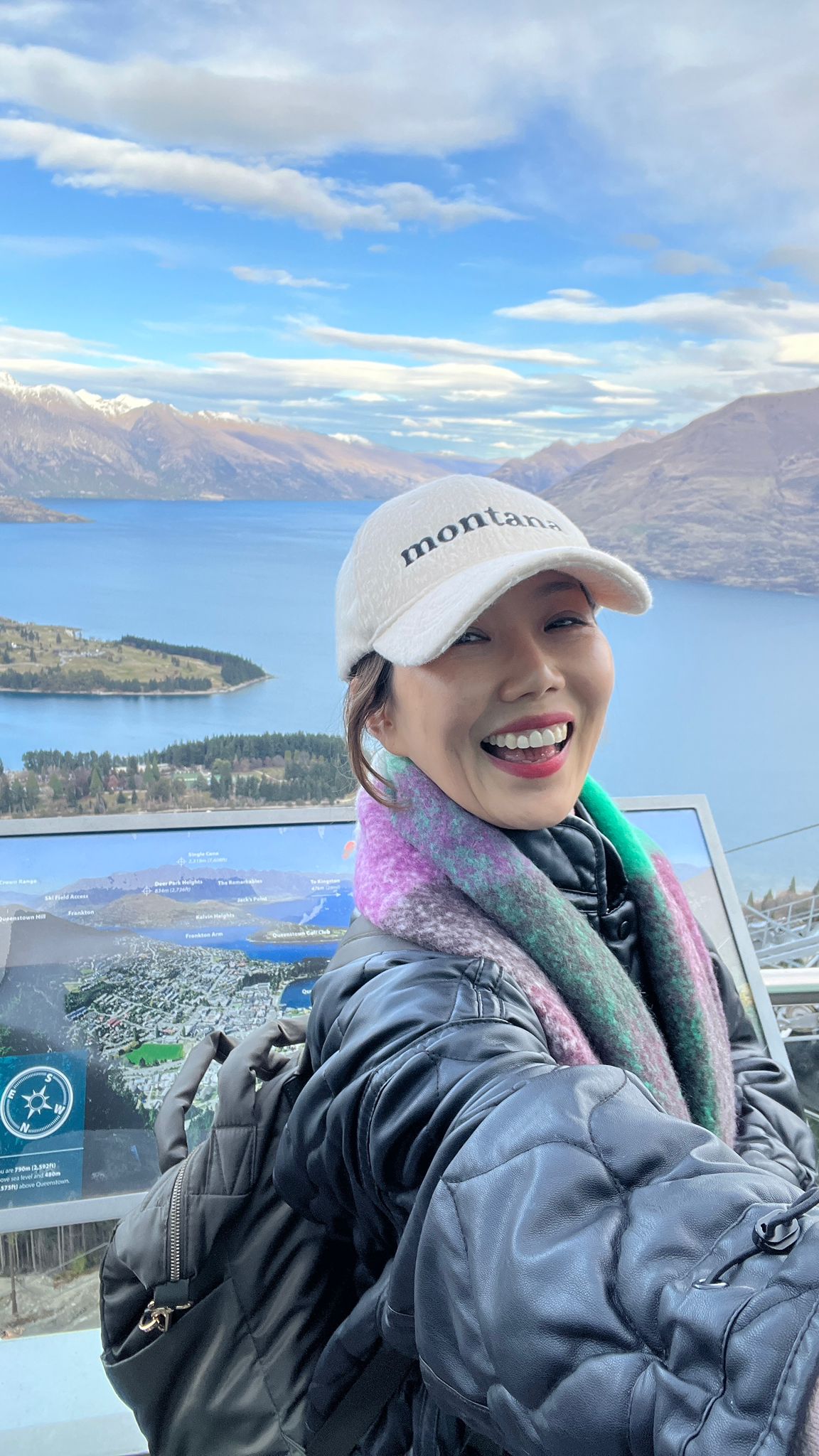 Yuraen capturing notes between everyday scenes